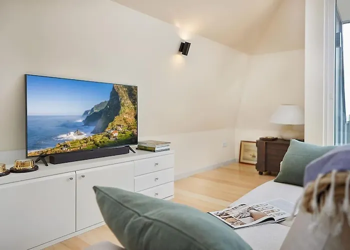 Domo By Real Vision *